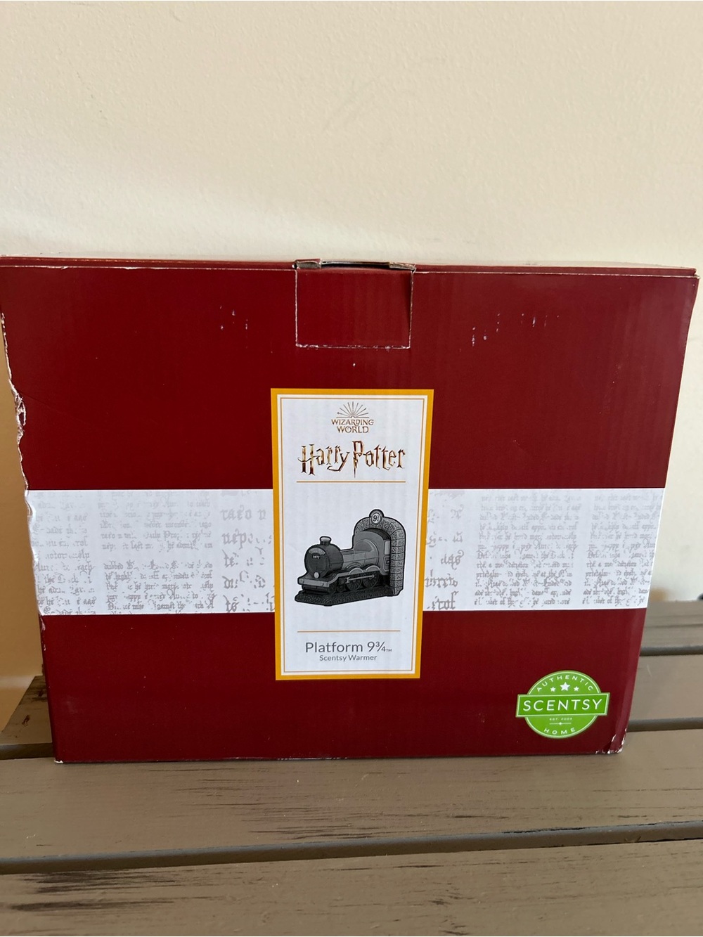 Retired Scentsy Harry Potter Platform 9¾ Scentsy Warmer NIB